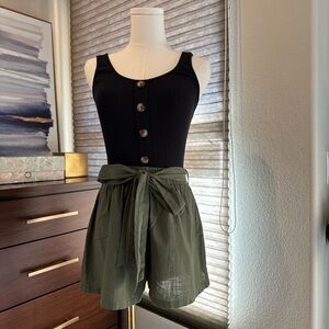 Woman's Black & Green Ribbed Button Front Tie Romper. Size Small